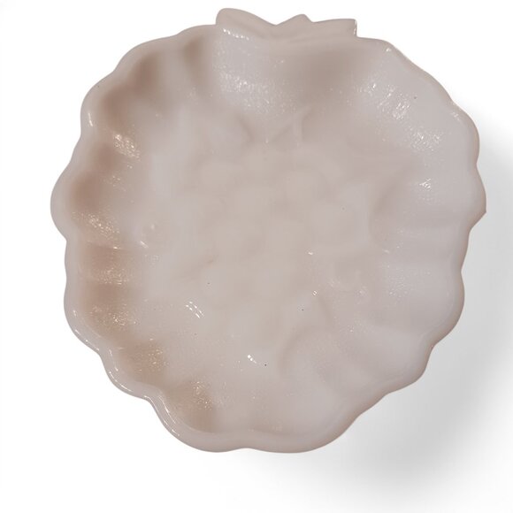 Vintage Hazel Atlas Milk Glass Strawberry Grape Candy Trinket Dishes – Set of 2 - Picture 10 of 13